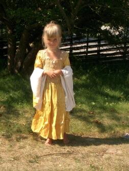 Karneval Mädchen Kostüm Mittelalter Hofdame gold