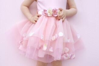 Karneval Mädchen Rock Rosenblüten rosa